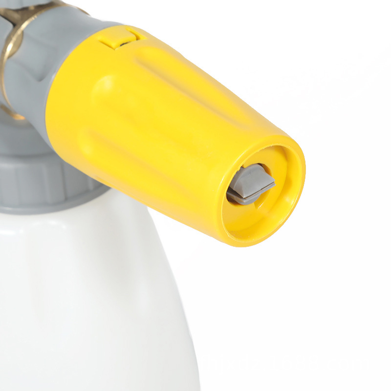 Автомобильное умывалочное платье с высоким давлением.