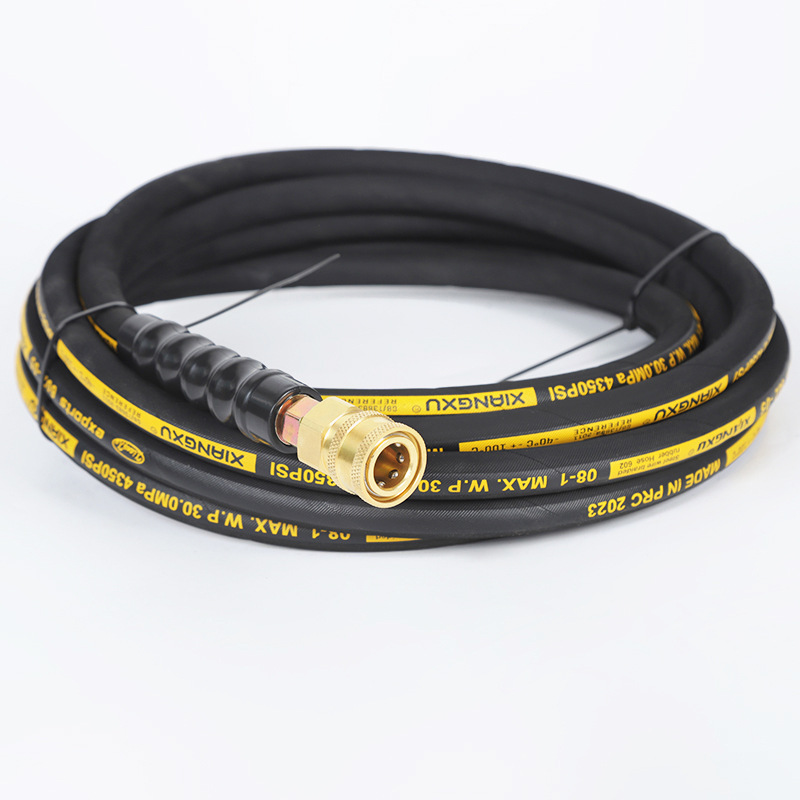 Выходная машина с высоким давлением на выходной шланге на выходе