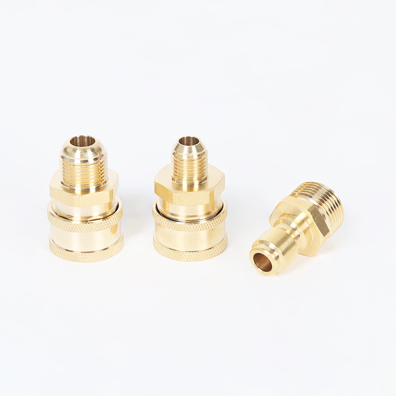 Уборка автомобильной машины с высоким давлением.