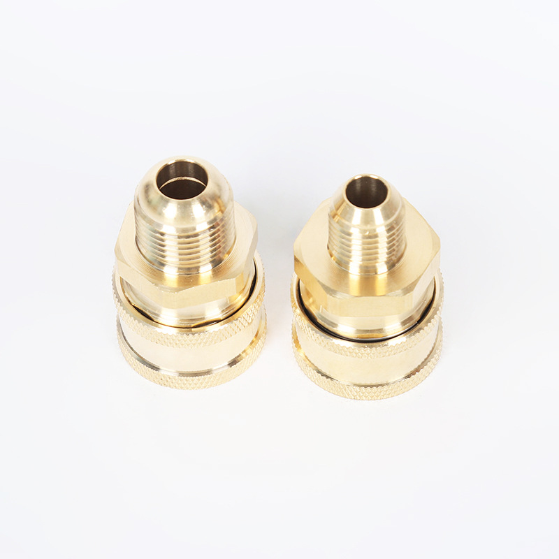 Уборка автомобильной машины с высоким давлением.