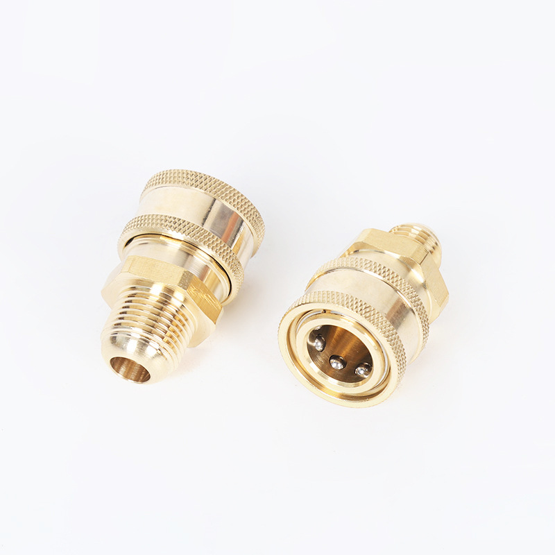 Уборка автомобильной машины с высоким давлением.