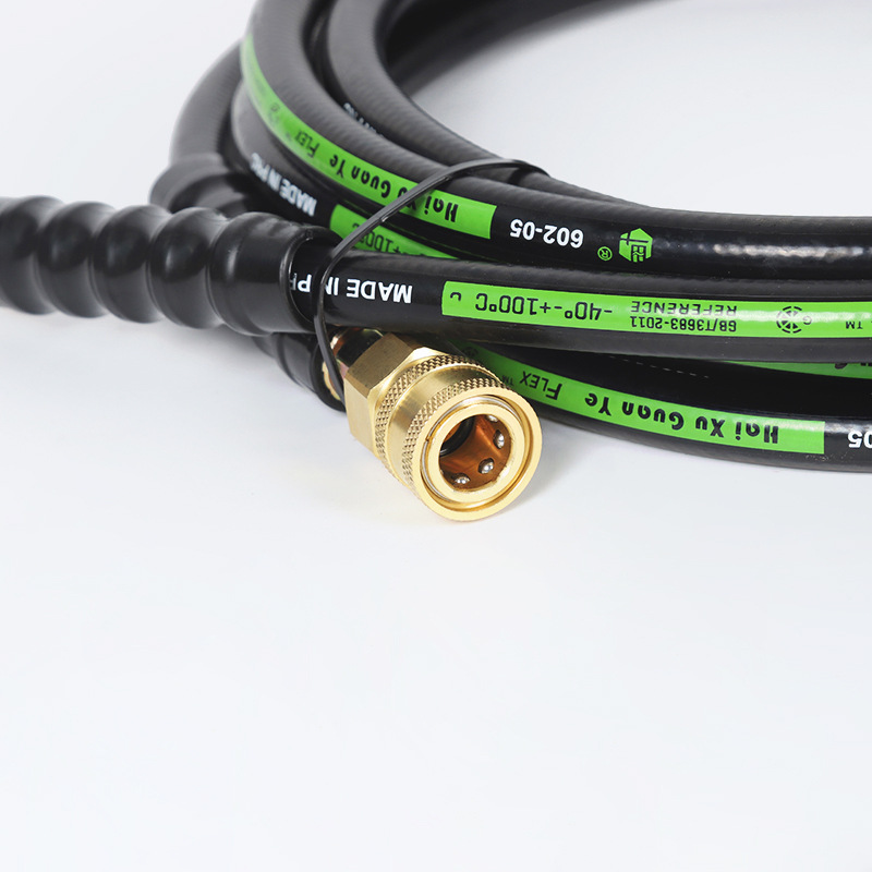 Неокрашенное водные трубы высокого давления в домашних канализациях