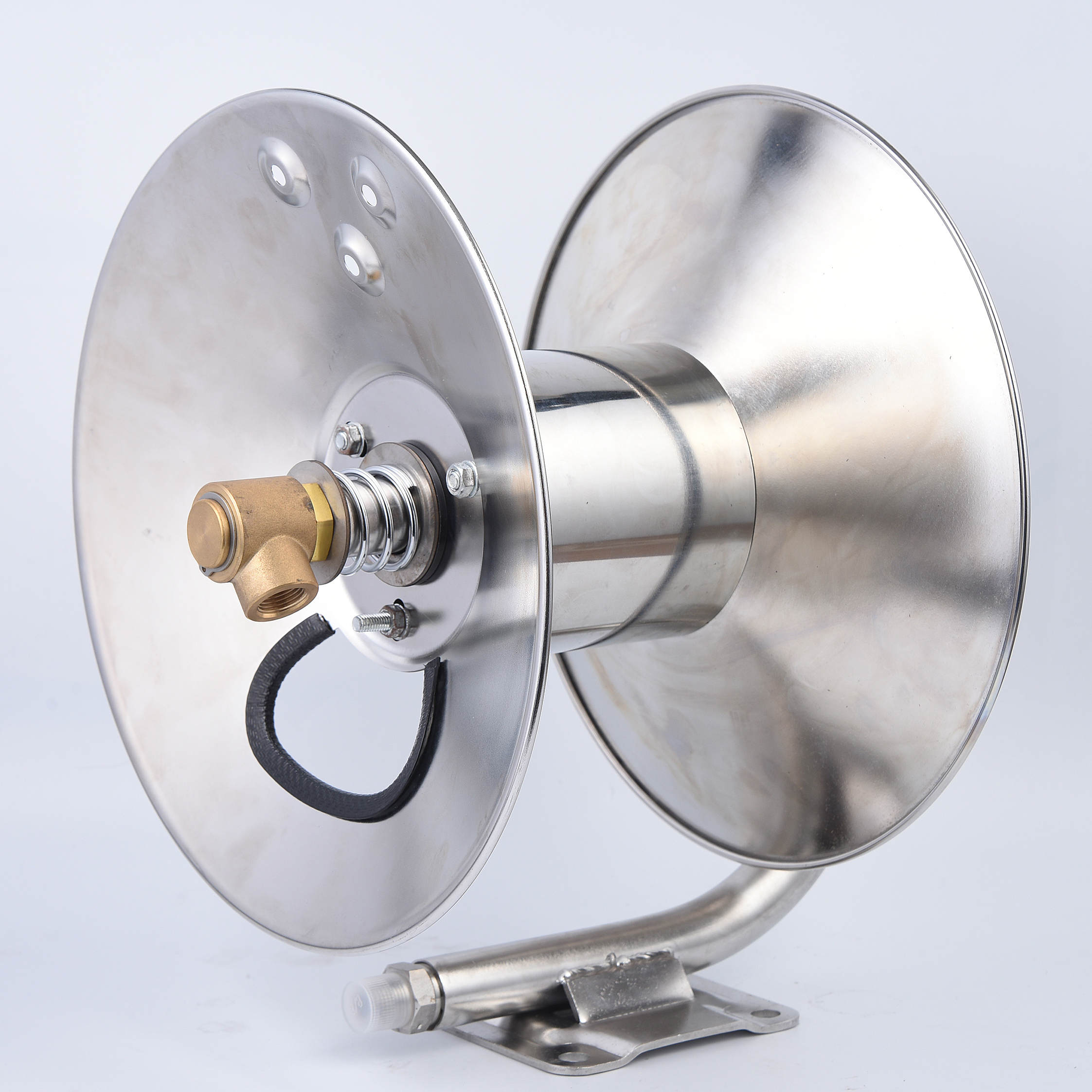 Ручная шланговая катушка с высоким давлением.